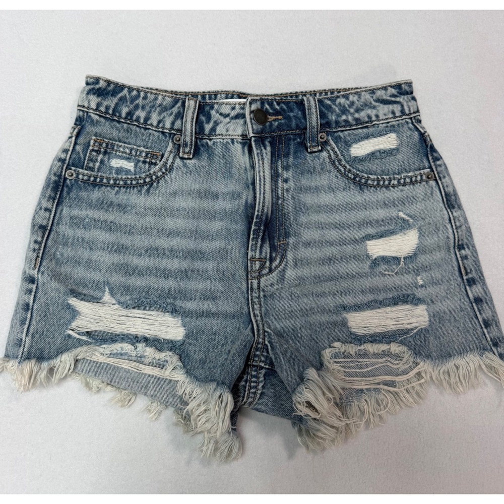 Altar'd State Distressed Denim Shorts Light Wash Frayed Hem Size 24 AS4548M-LT3